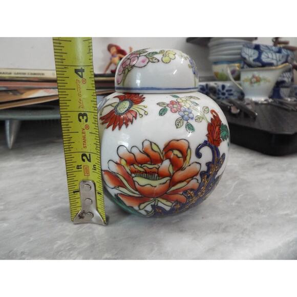 Vintage Floral Hand Painted Porcelain Small Ginger Jar Macau 4.5" - Picture 2 of 8